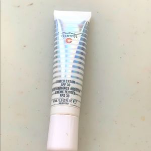 Mac tinted cream with radiance booster